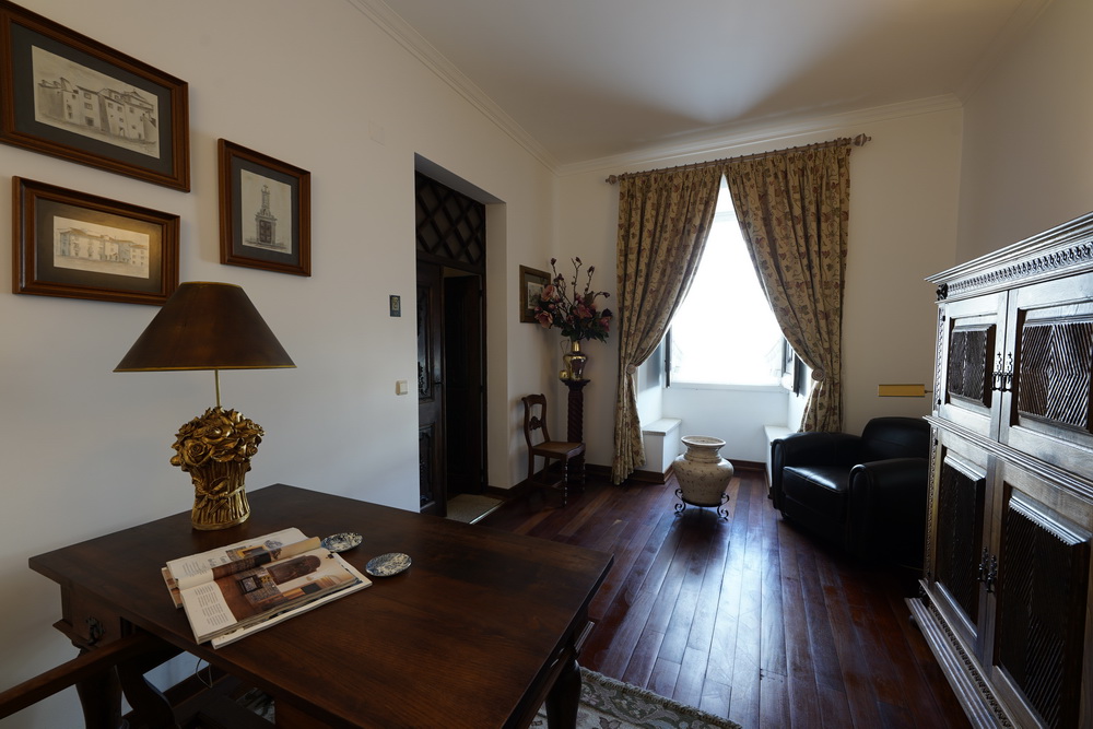 Suite — sala com secretária